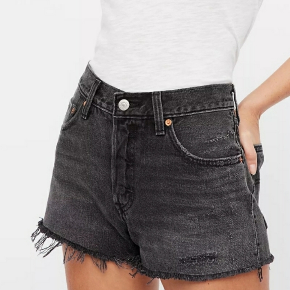 Levi's 501 Shorts Ripped Distressed Mid Rise - Picture 3 of 7